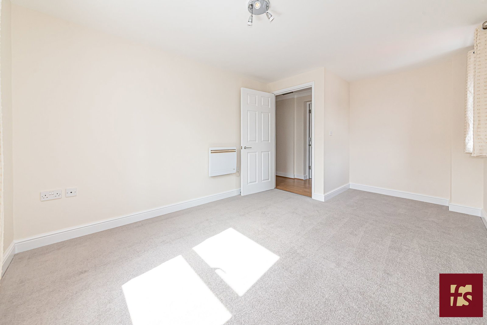 Heath Hill Road South, Crowthorne, Berkshire RG45 7BH, photo 12