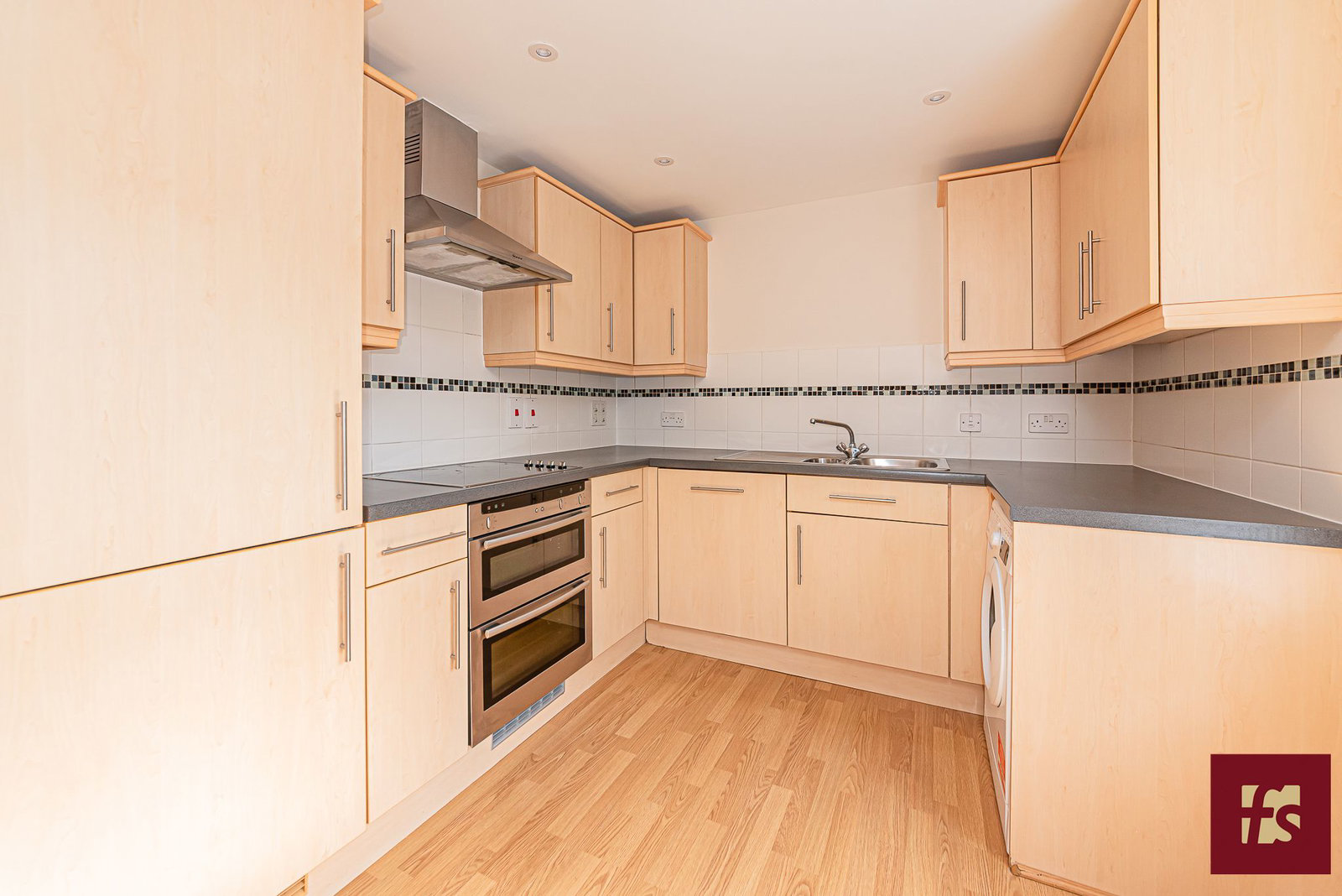 Heath Hill Road South, Crowthorne, Berkshire RG45 7BH, photo 9