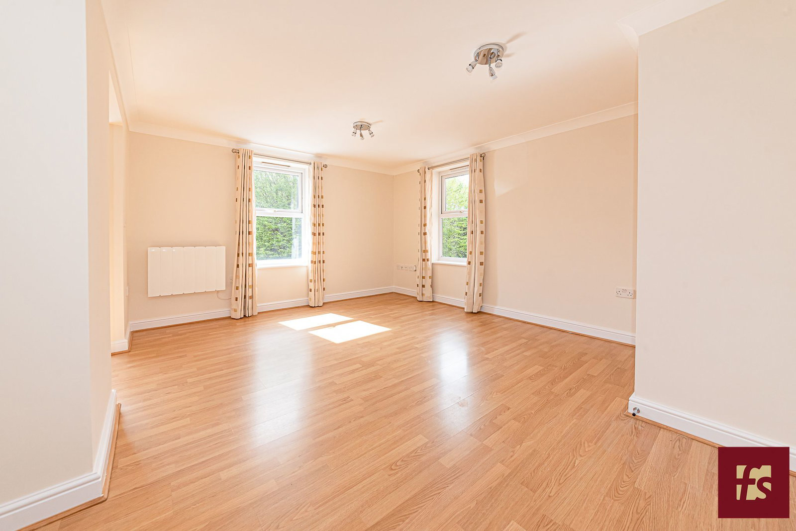 Heath Hill Road South, Crowthorne, Berkshire RG45 7BH, photo 2