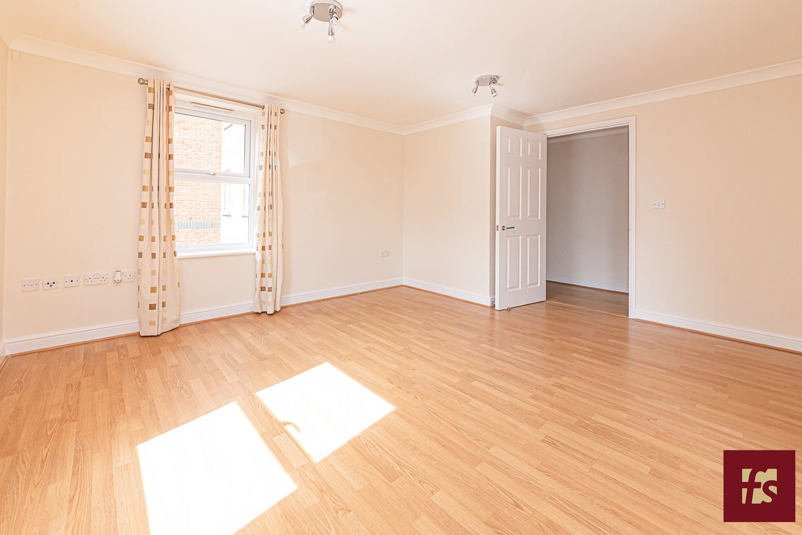 Heath Hill Road South, Crowthorne, Berkshire RG45 7BH, photo 4