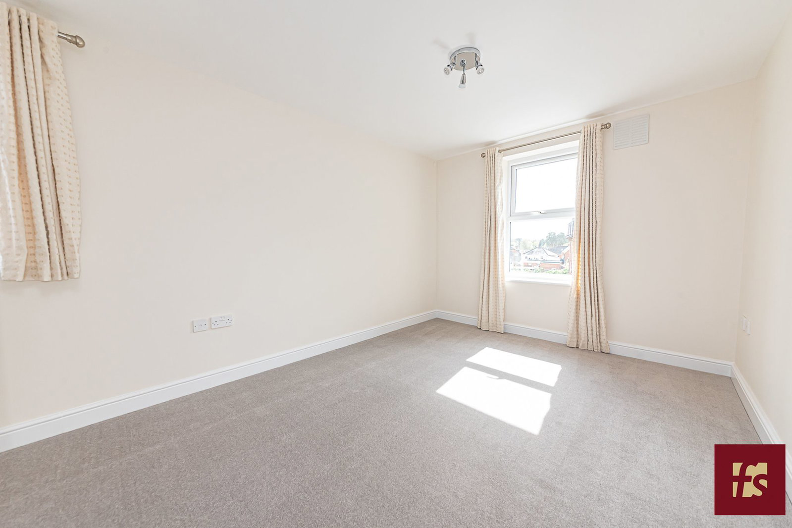 Heath Hill Road South, Crowthorne, Berkshire RG45 7BH, photo 11