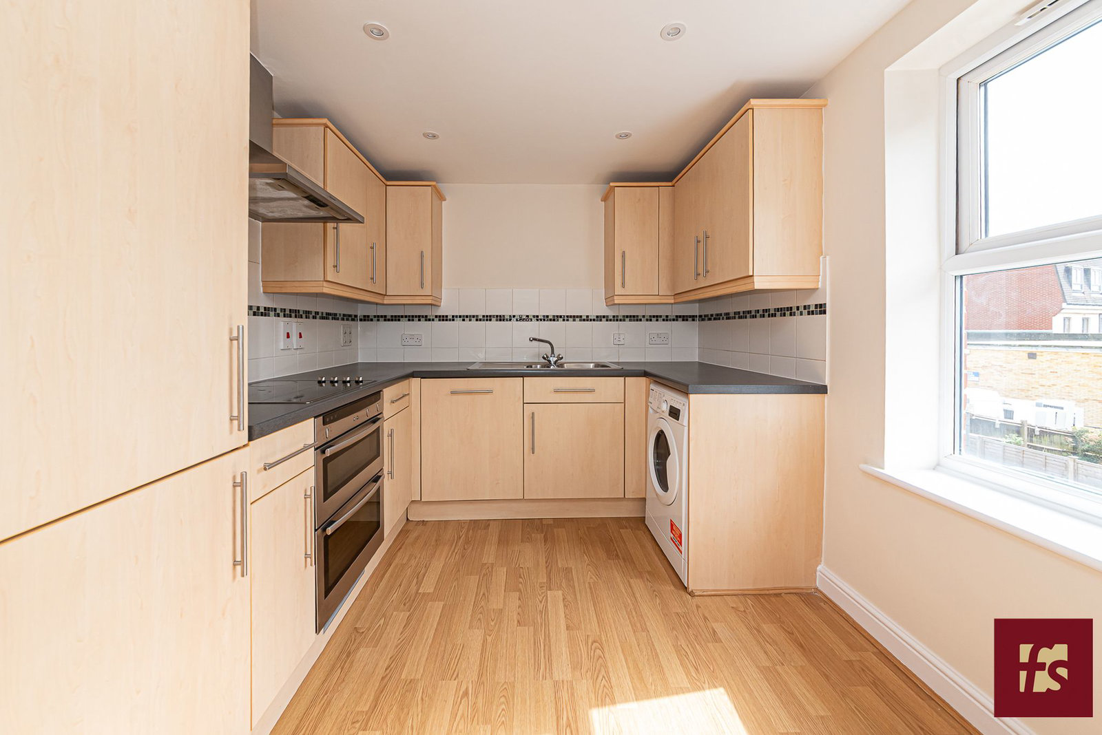 Heath Hill Road South, Crowthorne, Berkshire RG45 7BH, photo 8