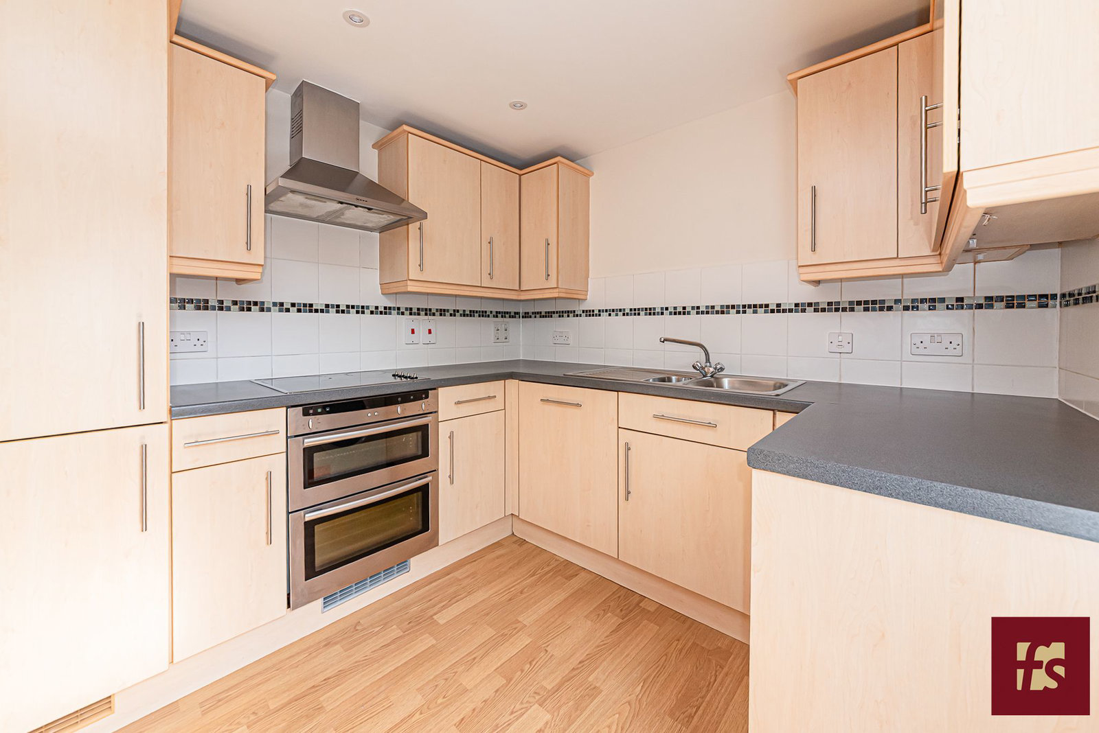 Heath Hill Road South, Crowthorne, Berkshire RG45 7BH, photo 7