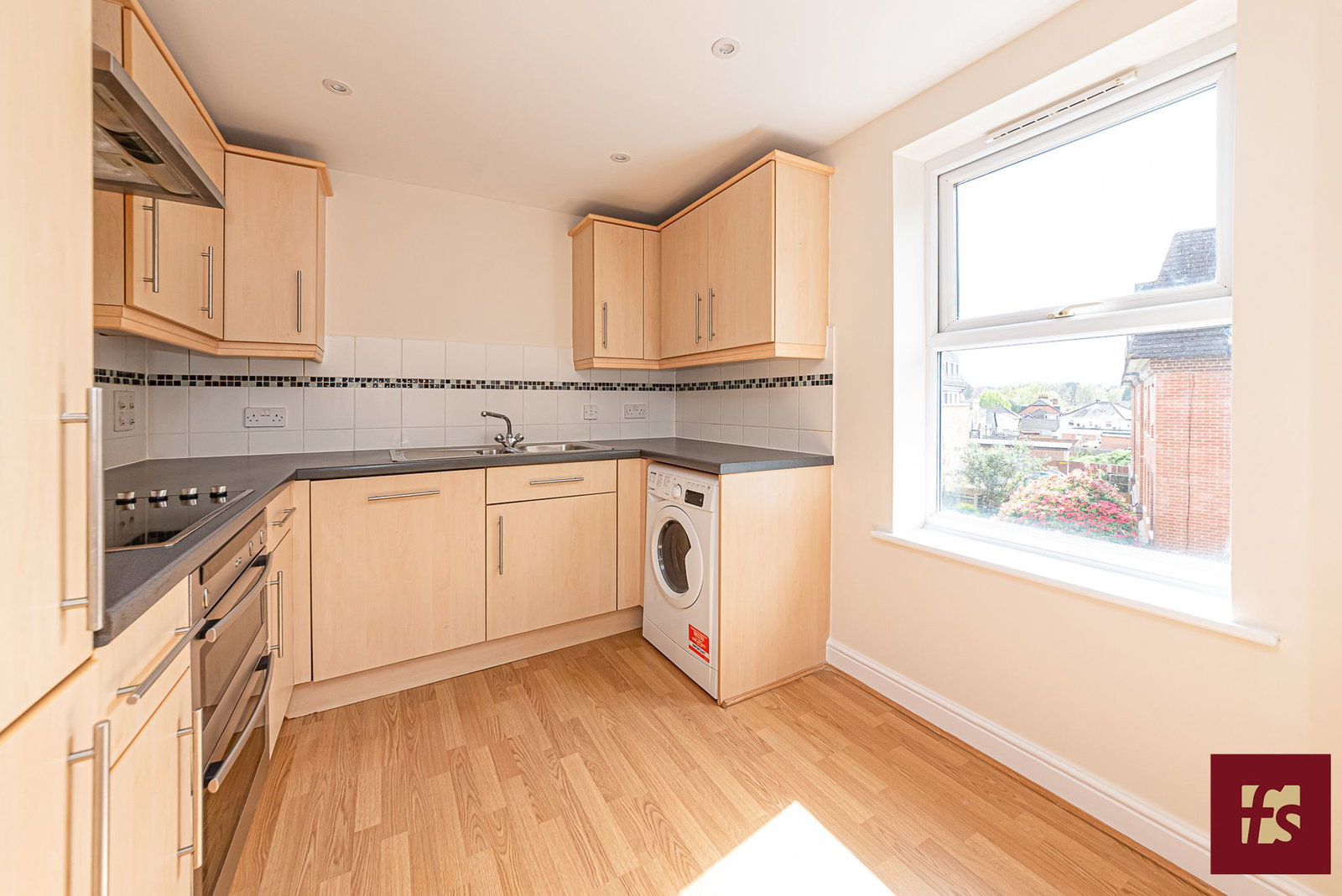 Heath Hill Road South, Crowthorne, Berkshire RG45 7BH, photo 6