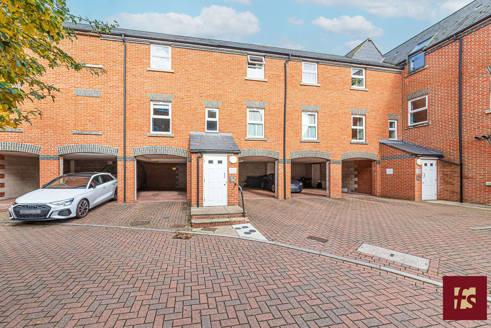 Heath Hill Road South, Crowthorne