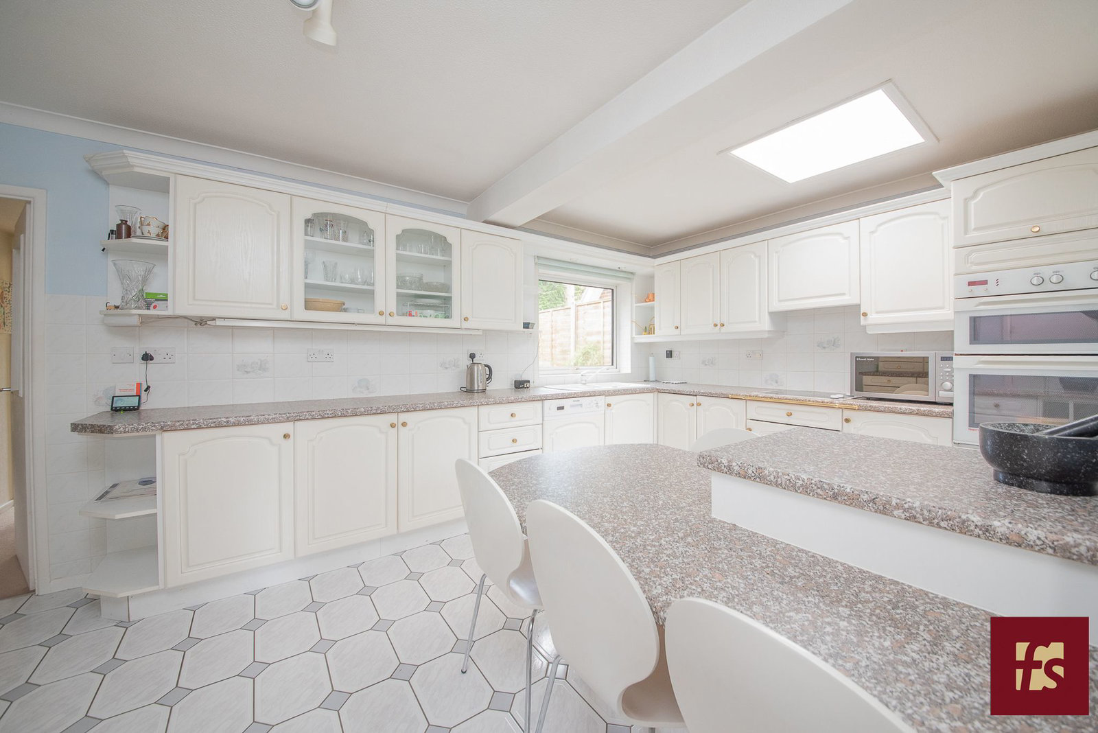 Linkway, Crowthorne, Berkshire RG45 6ES, photo 3