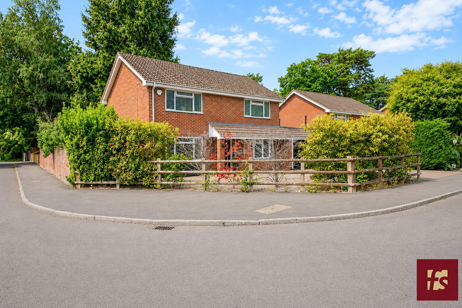 Bramley Grove, Crowthorne, Berkshire RG45 6EB