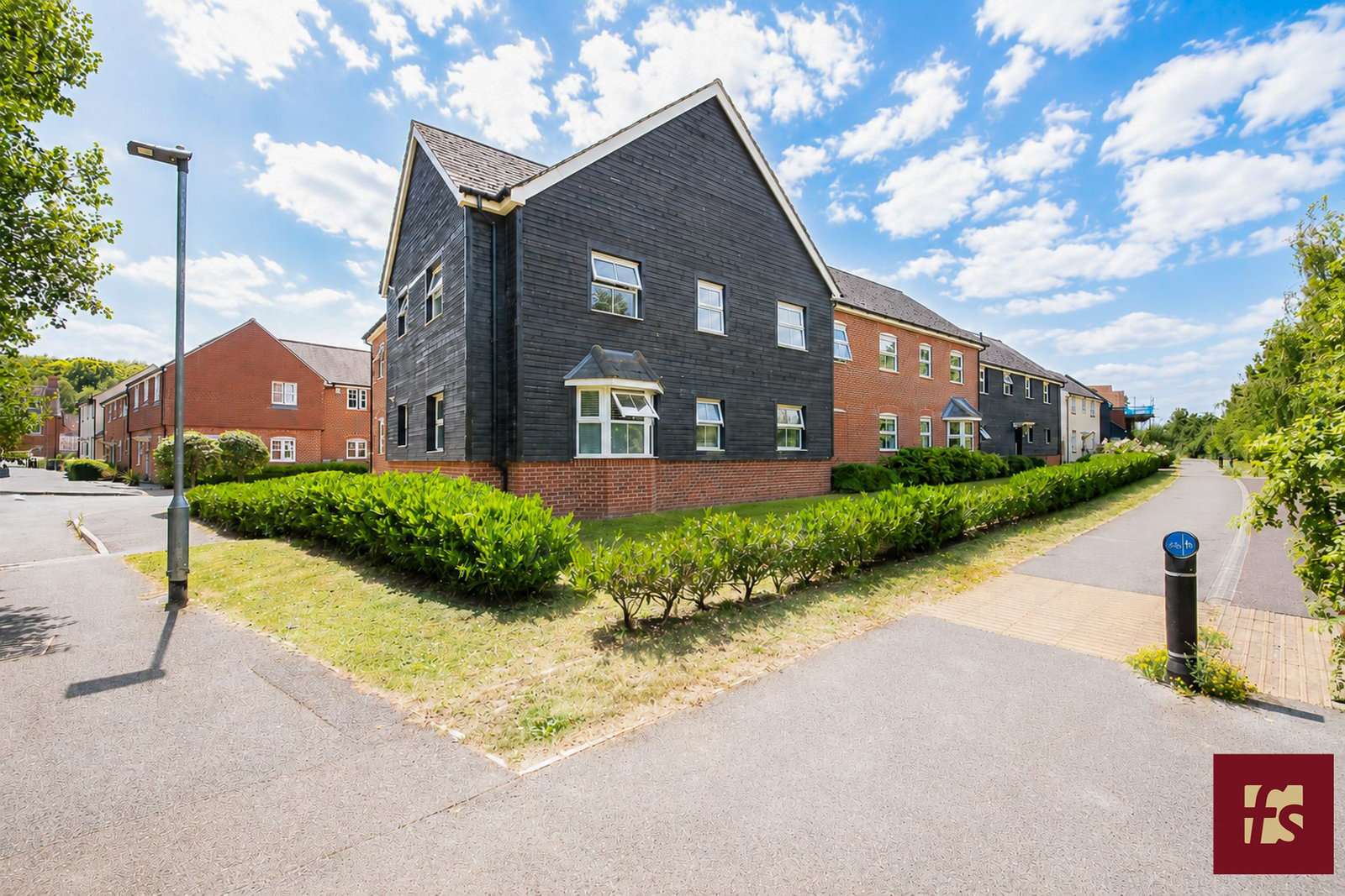 Woodcock Chase, Bracknell, RG12 8AY