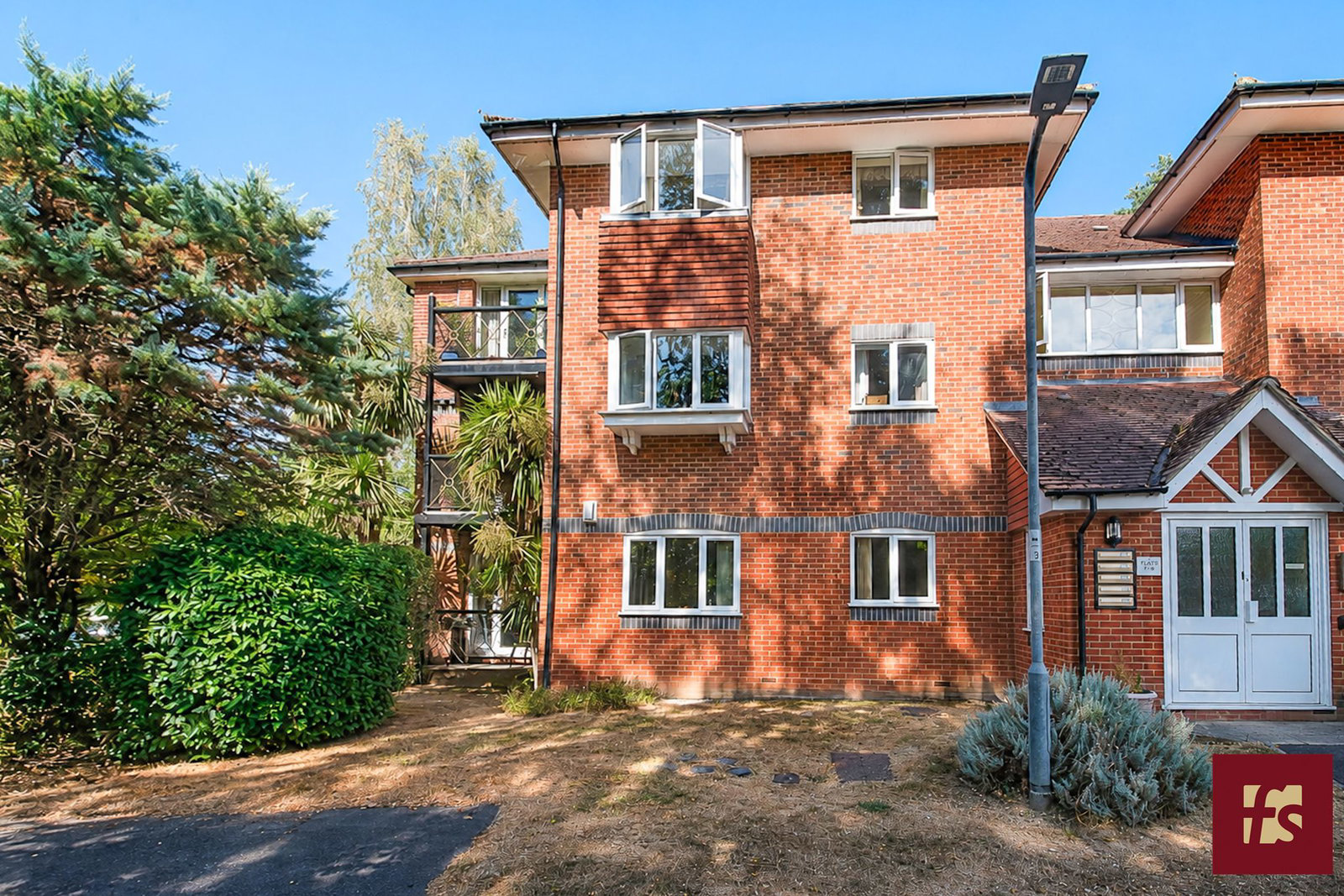 Masefield Gardens, Crowthorne, Berkshire, RG45 7QS, photo 3