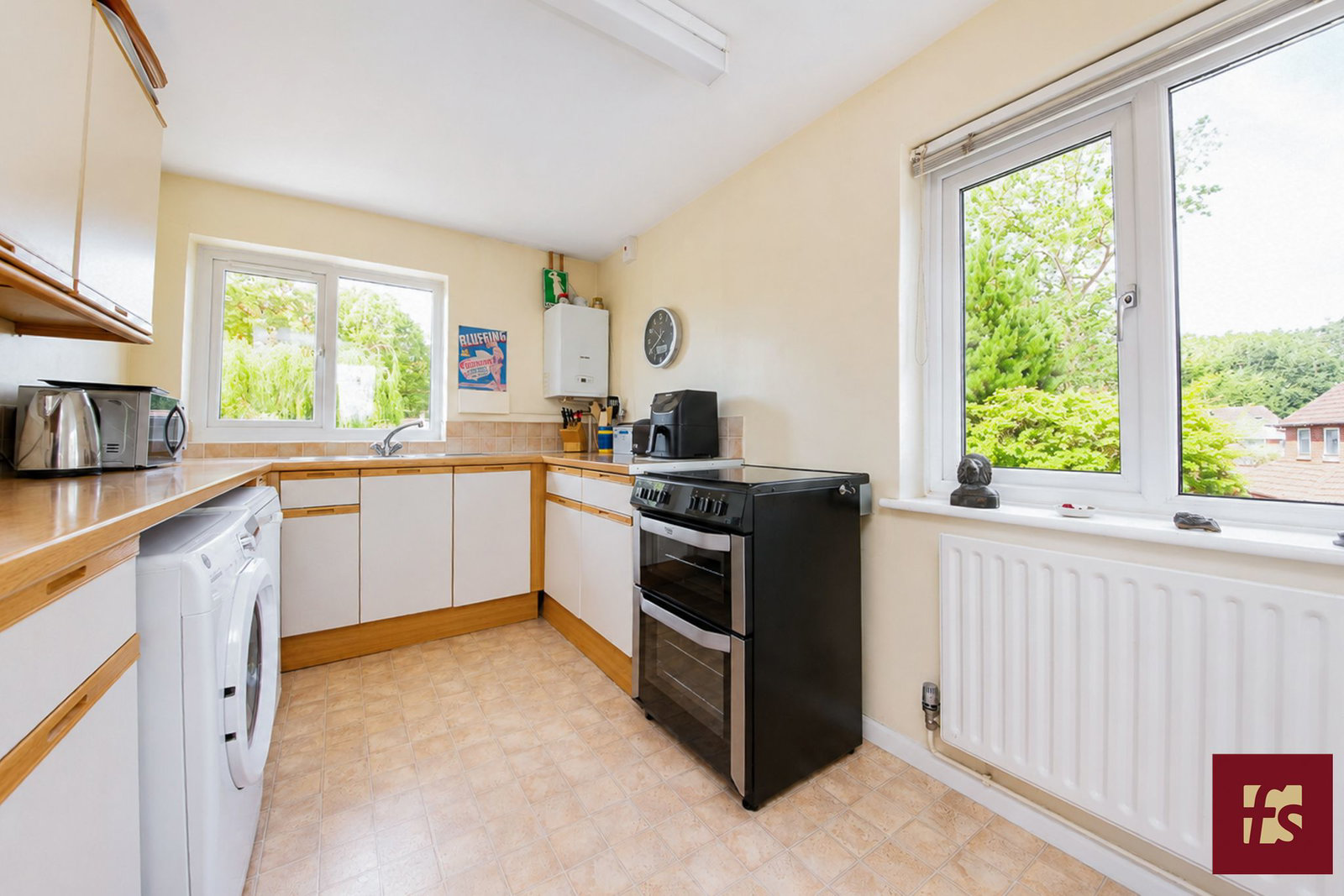 Hinton Close, Crowthorne, Berkshire RG45 6LA, photo 3