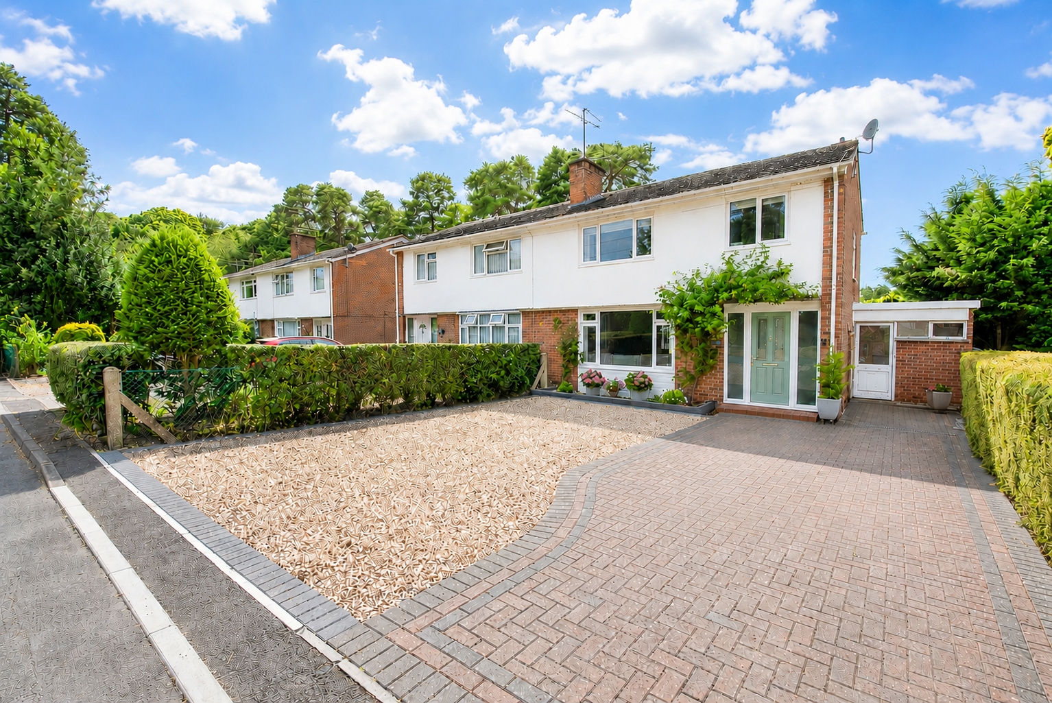 Cricket Field Grove, Crowthorne, Berkshire RG45 7ES