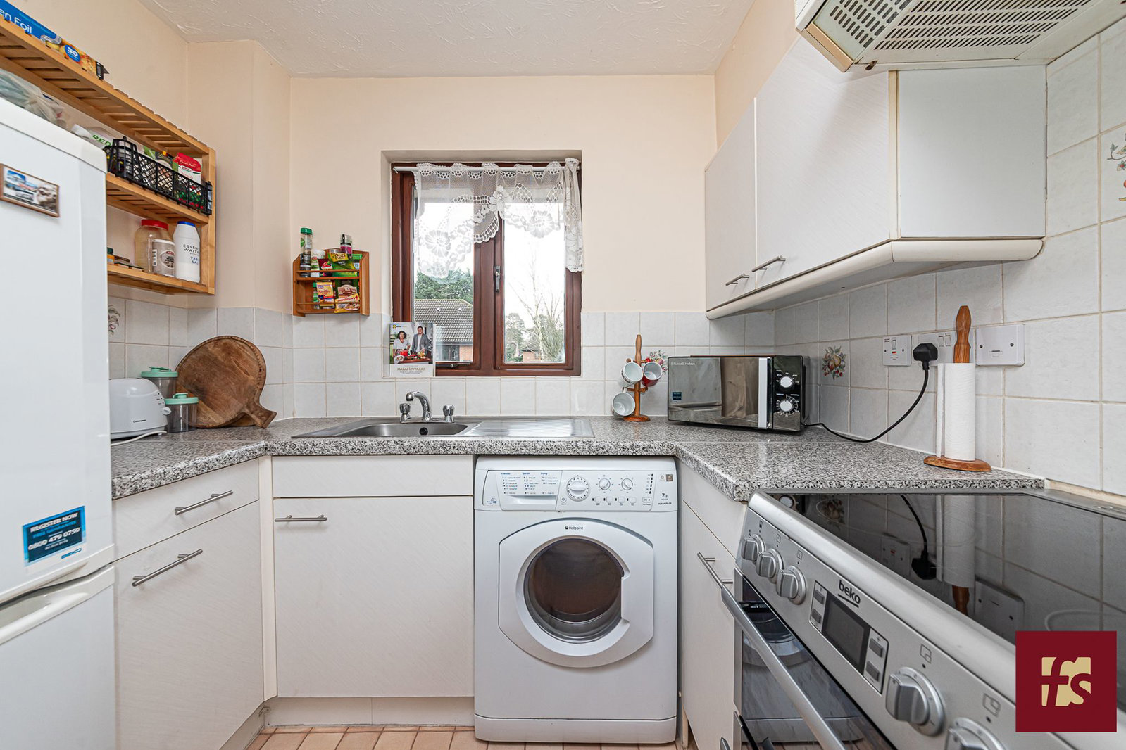 Wentworth Close, Crowthorne, Berkshire RG45 6UL, photo 3