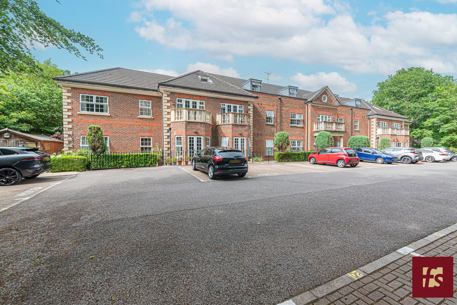 Wellesley Court, Dukes Ride, Crowthorne, Berkshire RG45 6DG