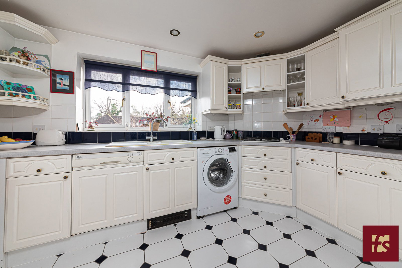 Masefield Gardens, Crowthorne, RG45 7QT, photo 6