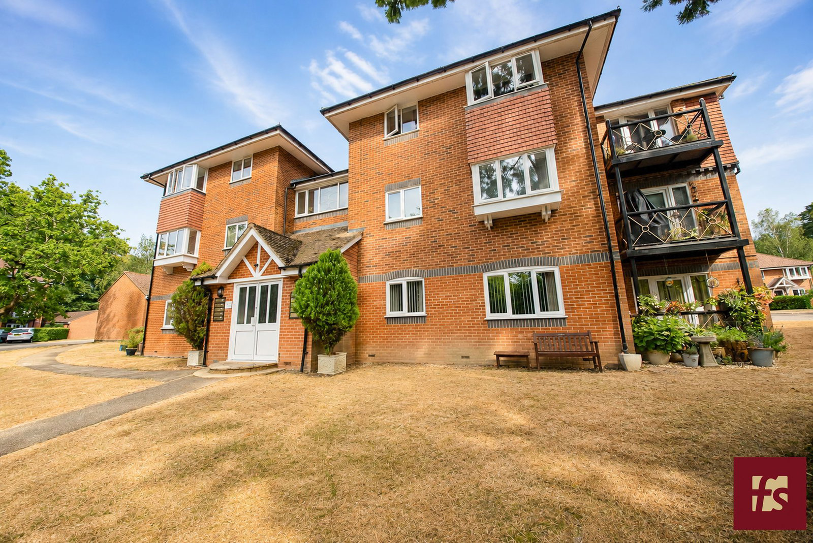 Masefield Gardens, Crowthorne, RG45 7QT, photo 14