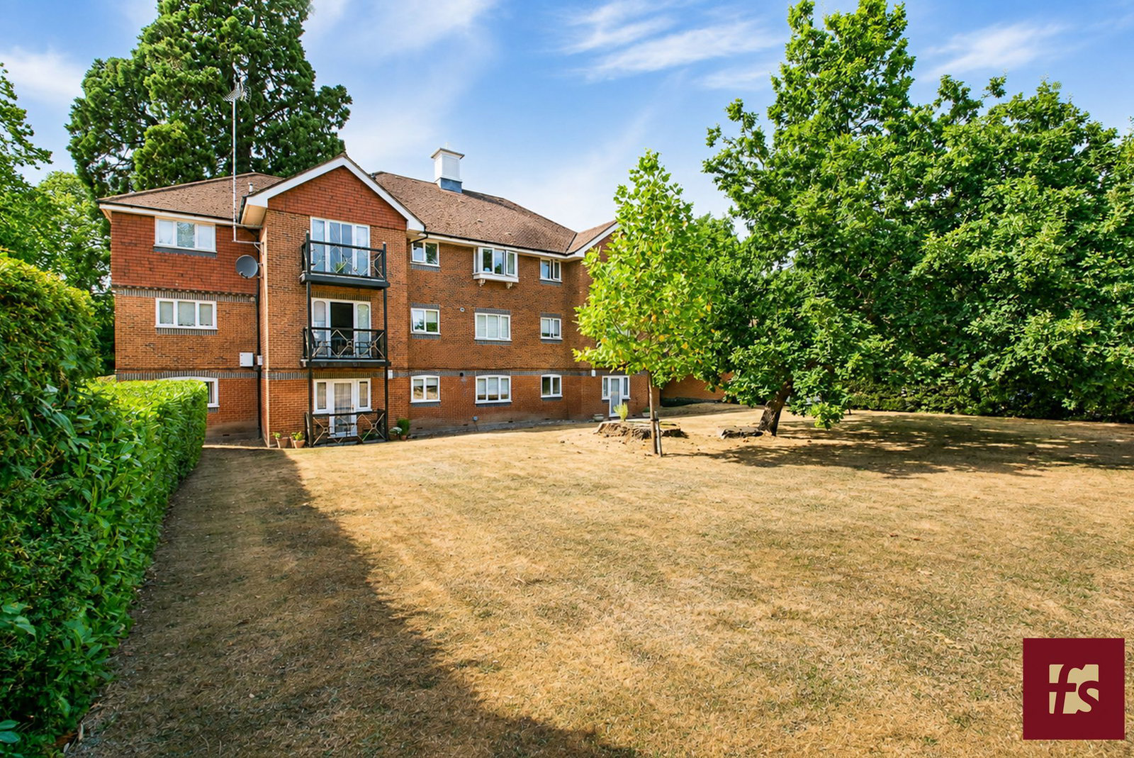 Masefield Gardens, Crowthorne, RG45 7QT, photo 2