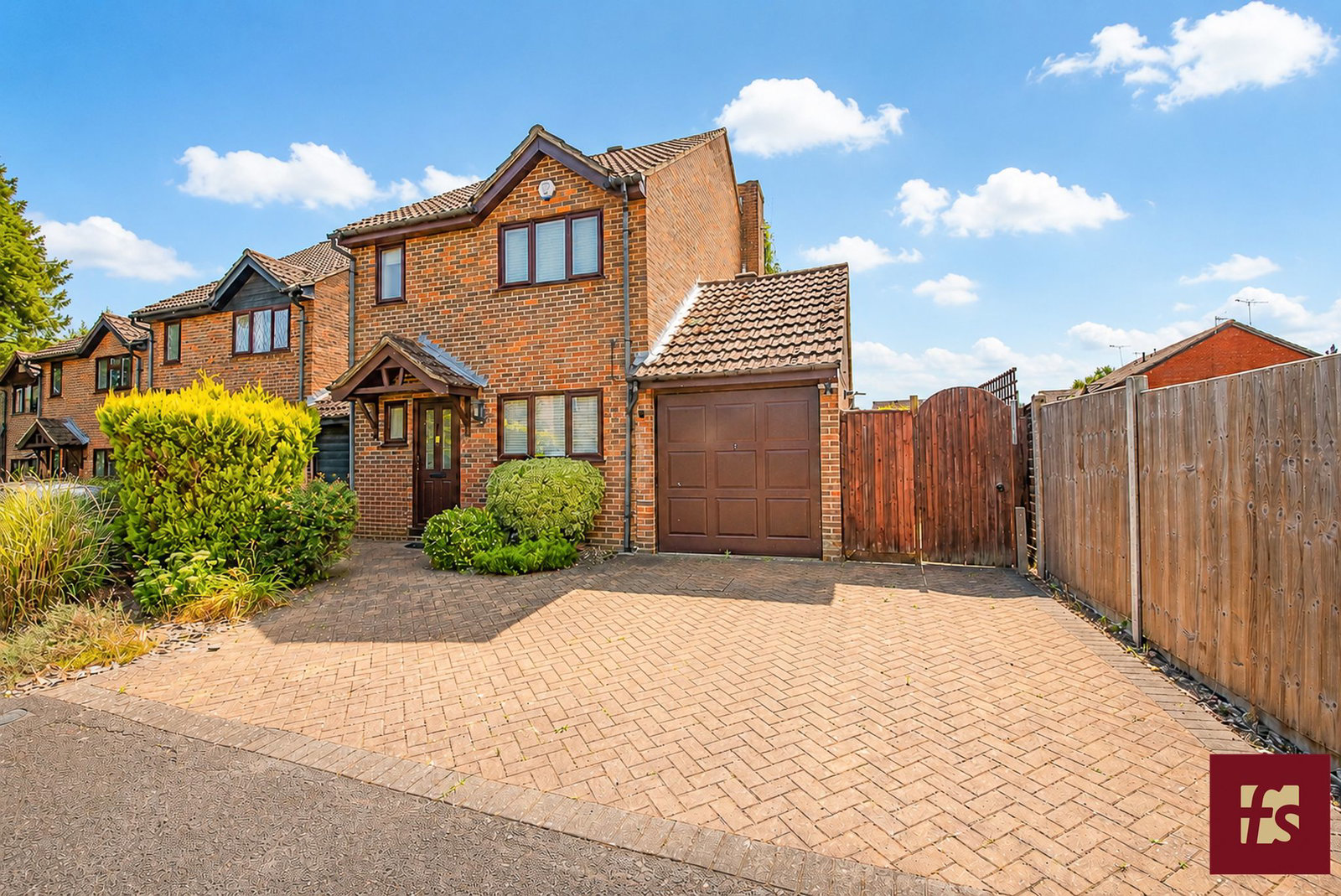 Horsham Road, Owlsmoor, Sandhurst, GU47 0YZ
