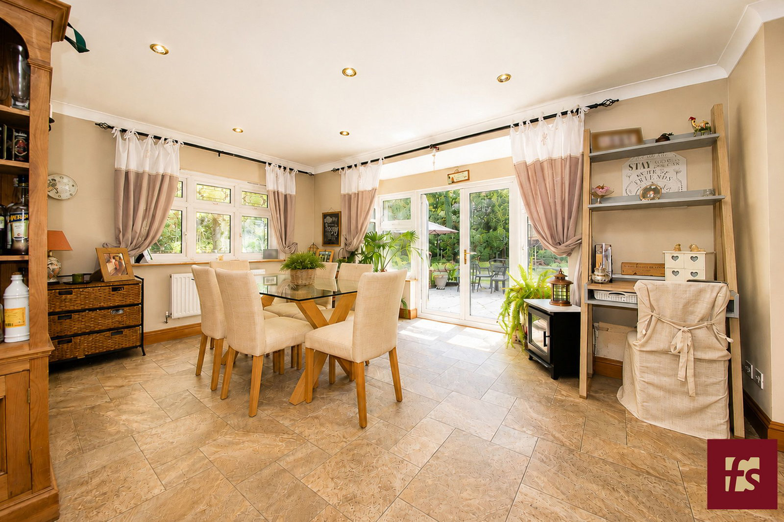 Ravenswood Avenue, Crowthorne, Berkshire RG45 6AX, photo 3