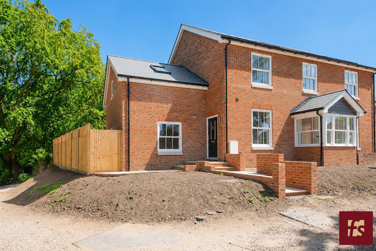 Hunters Mews, Hancombe Road, Sandhurst, Berkshire GU47 8NP, photo 2