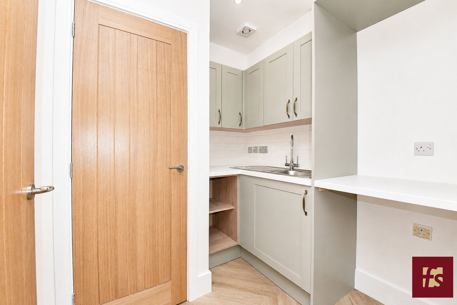 Hunters Mews, Hancombe Road, Sandhurst, Berkshire GU47 8NP, photo 12