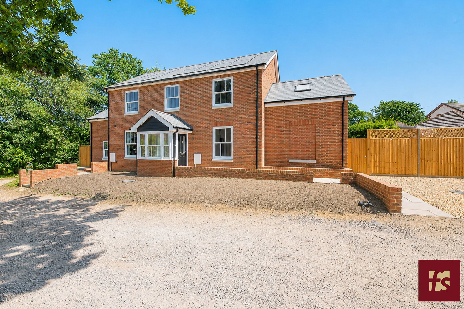 Hunters Mews, Hancombe Road, Sandhurst, Berkshire GU47 8NP, photo 2