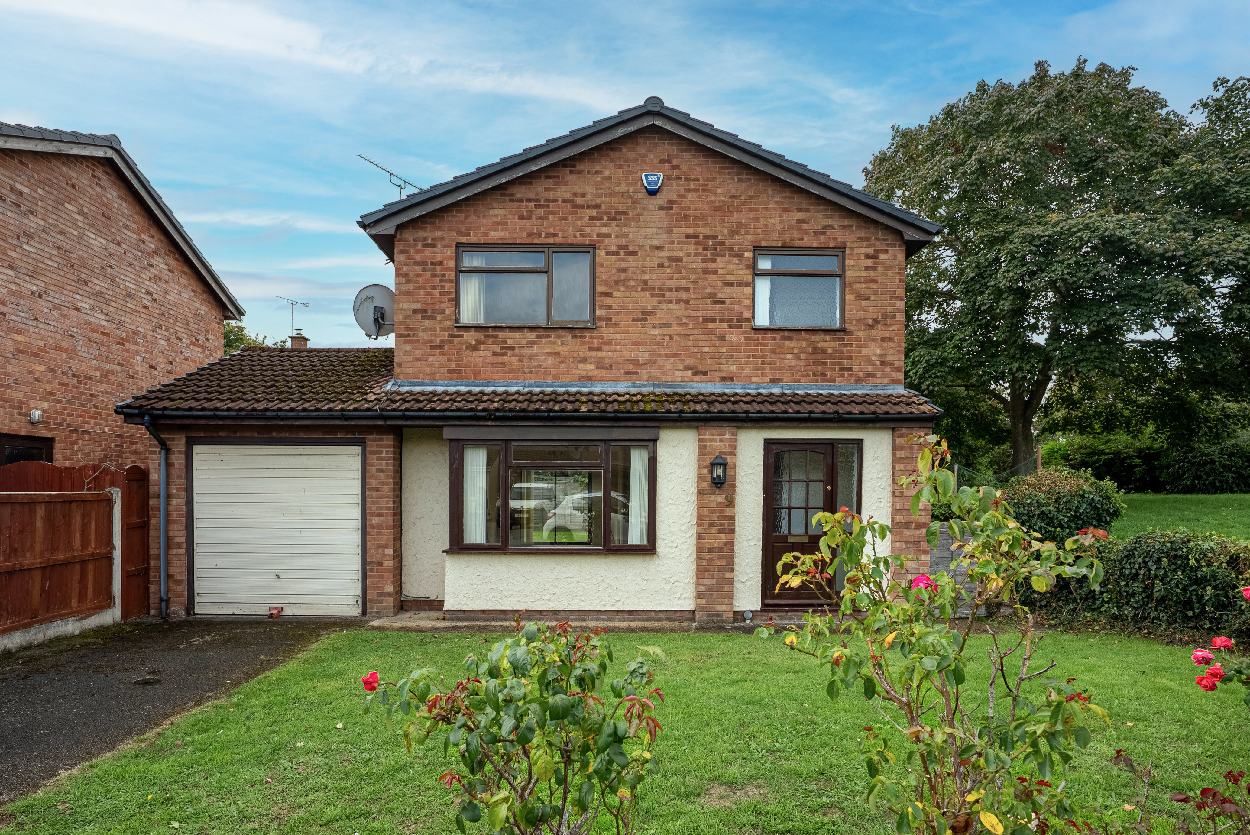 Summerfields, Rhostyllen, LL14