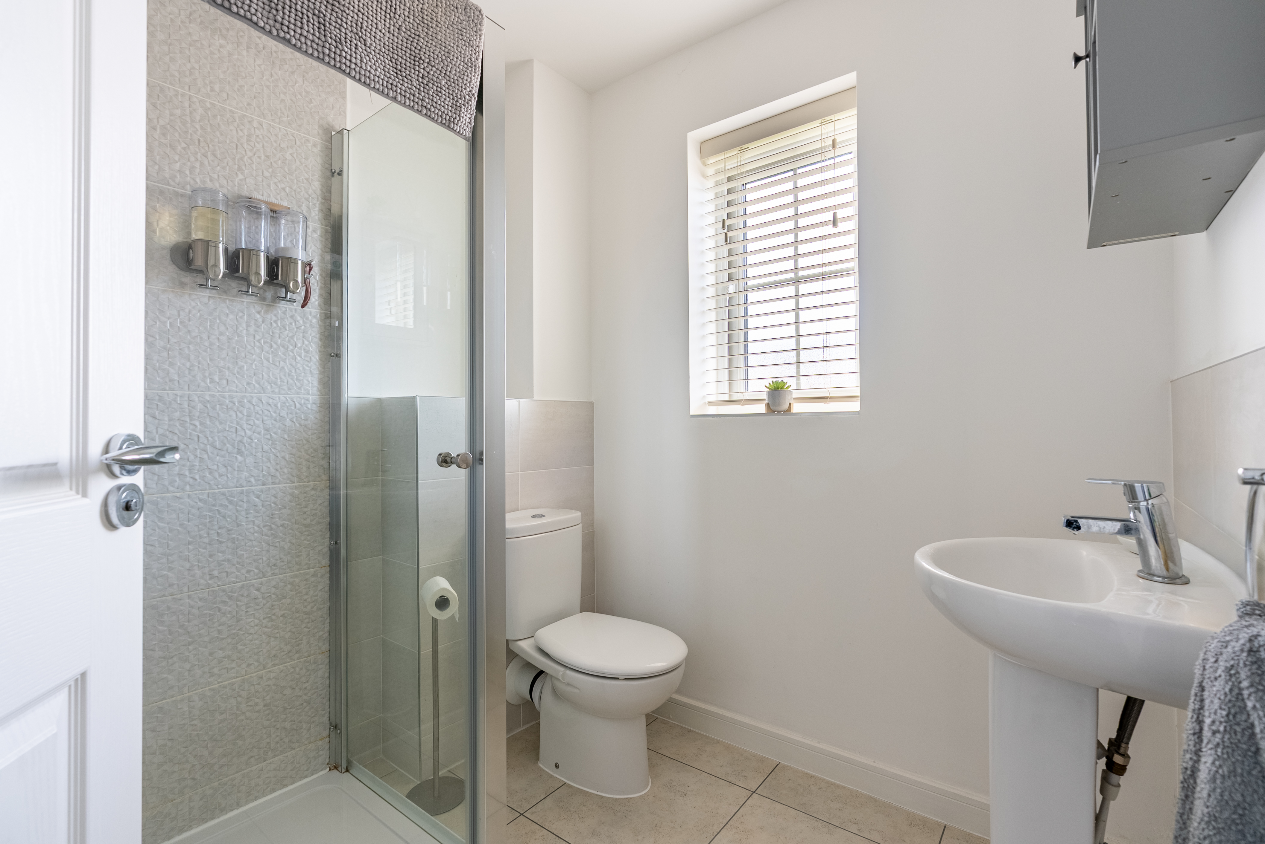 Halle Court, Llay, LL12, photo 14