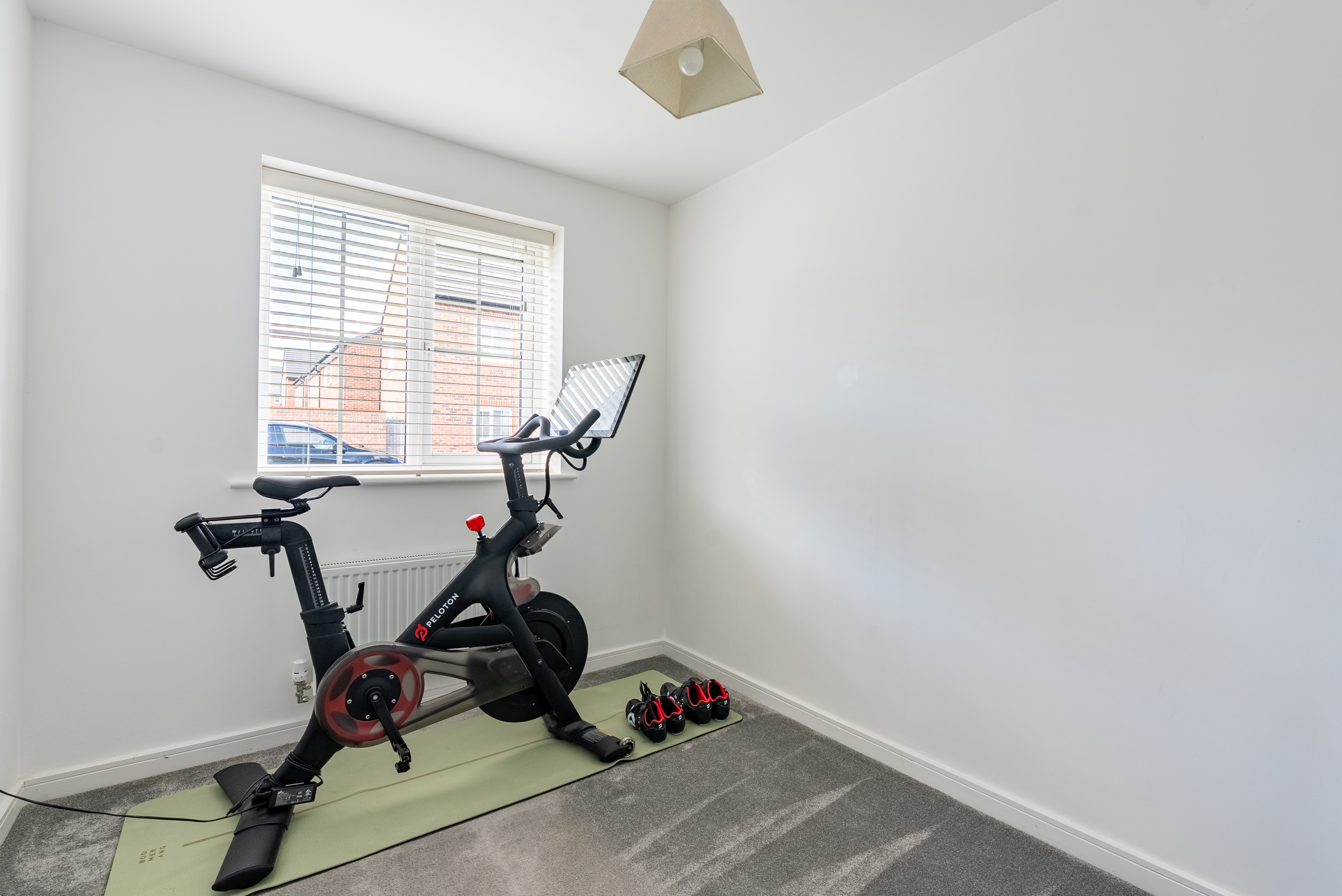 Halle Court, Llay, LL12, photo 9