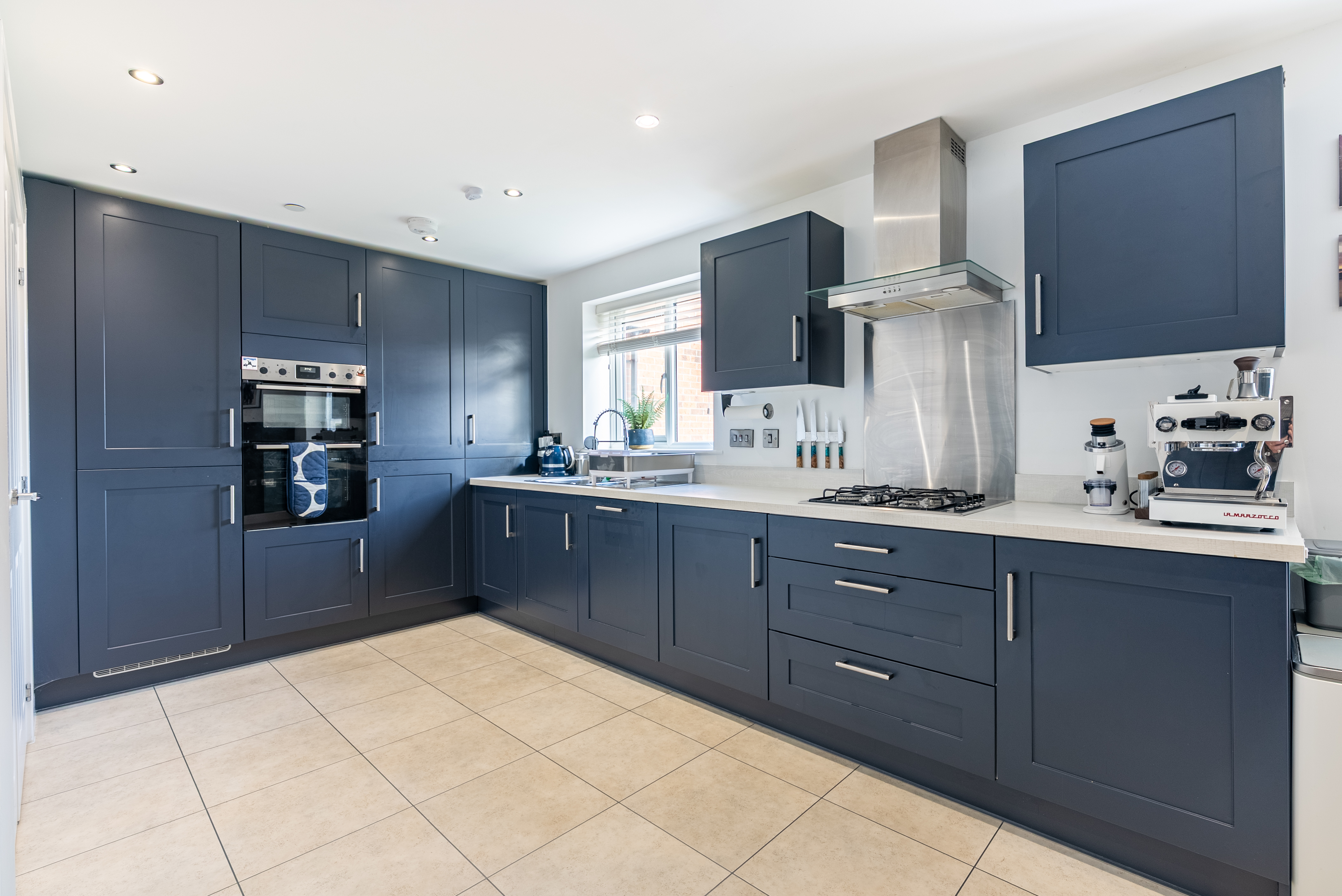 Halle Court, Llay, LL12, photo 3