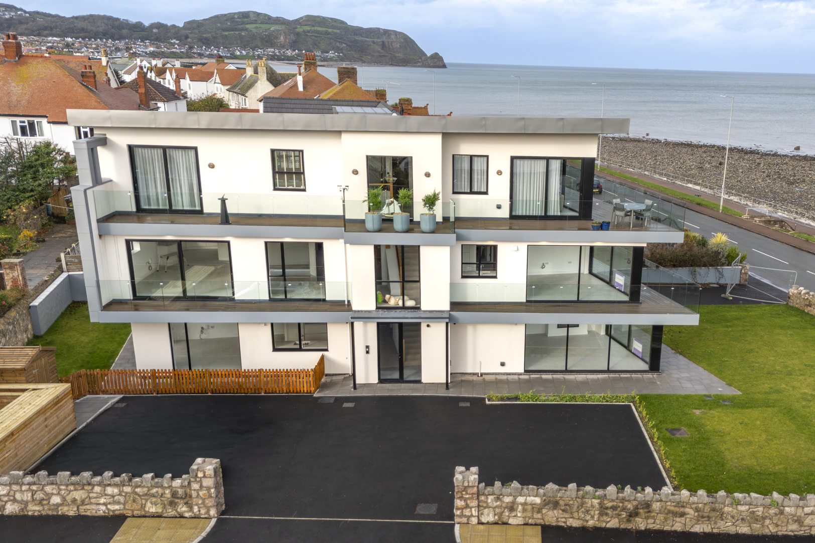 57 Marine Drive, Colwyn Bay, LL28