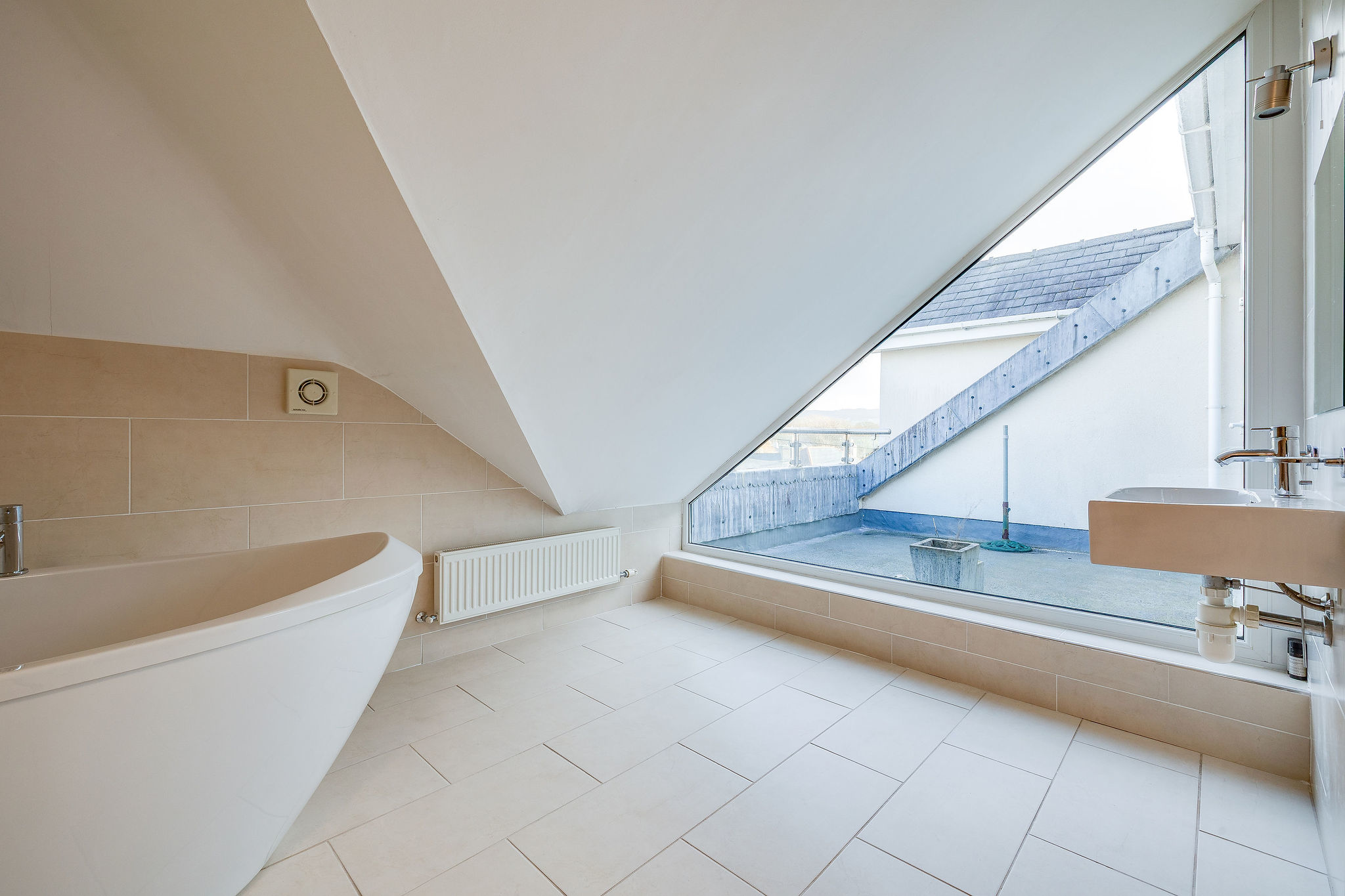 Apt 21 Tywod Arian, Tywod Arian Lon Golff, LL53, photo 17