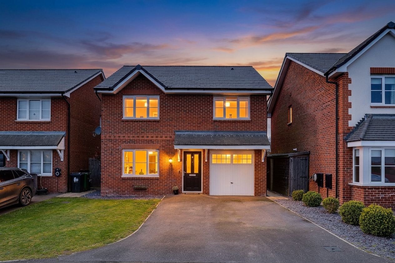 Strawberry Close, Farndon, CH3