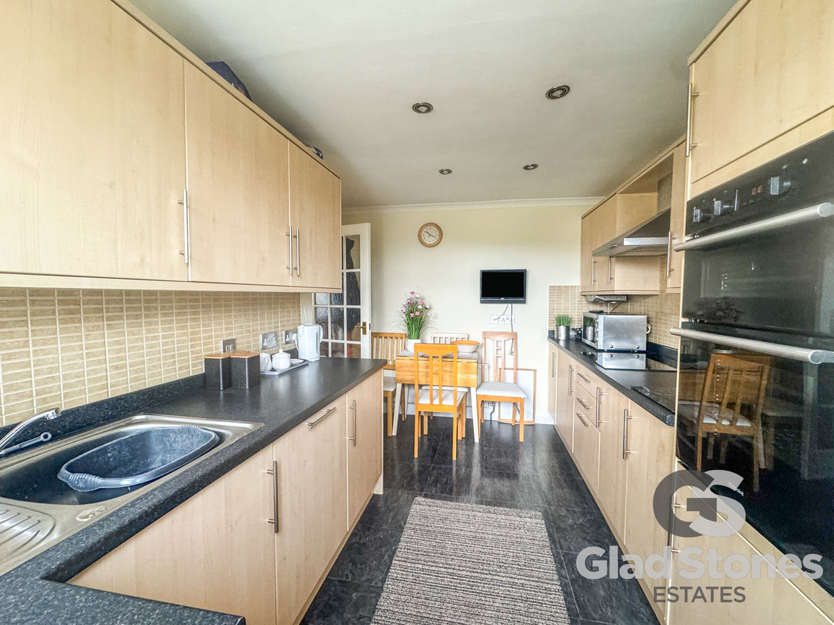 Shortwood Crescent, Plymouth, PL9 Spacious Semi Detached Family Home in Plymstock, photo 8