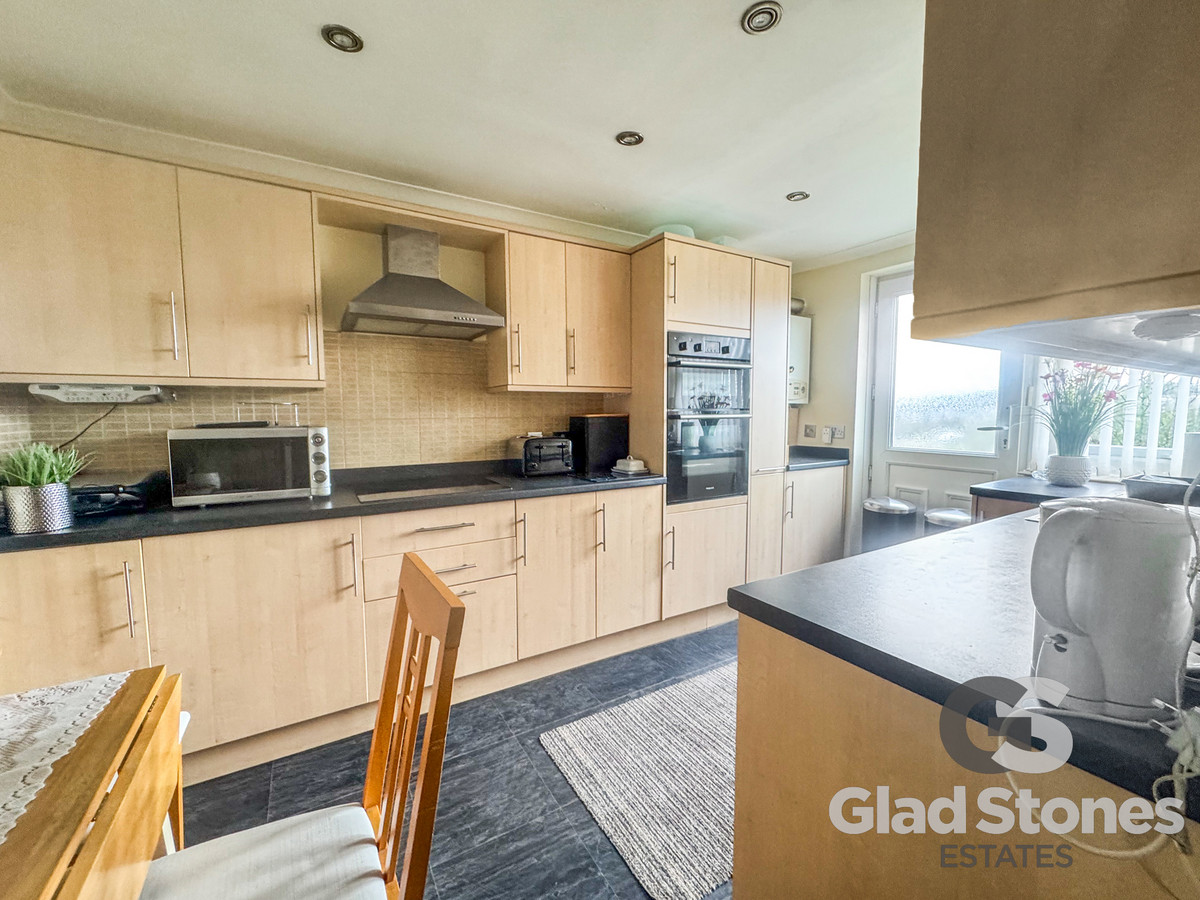 Shortwood Crescent, Plymouth, PL9 Spacious Semi Detached Family Home in Plymstock, photo 7