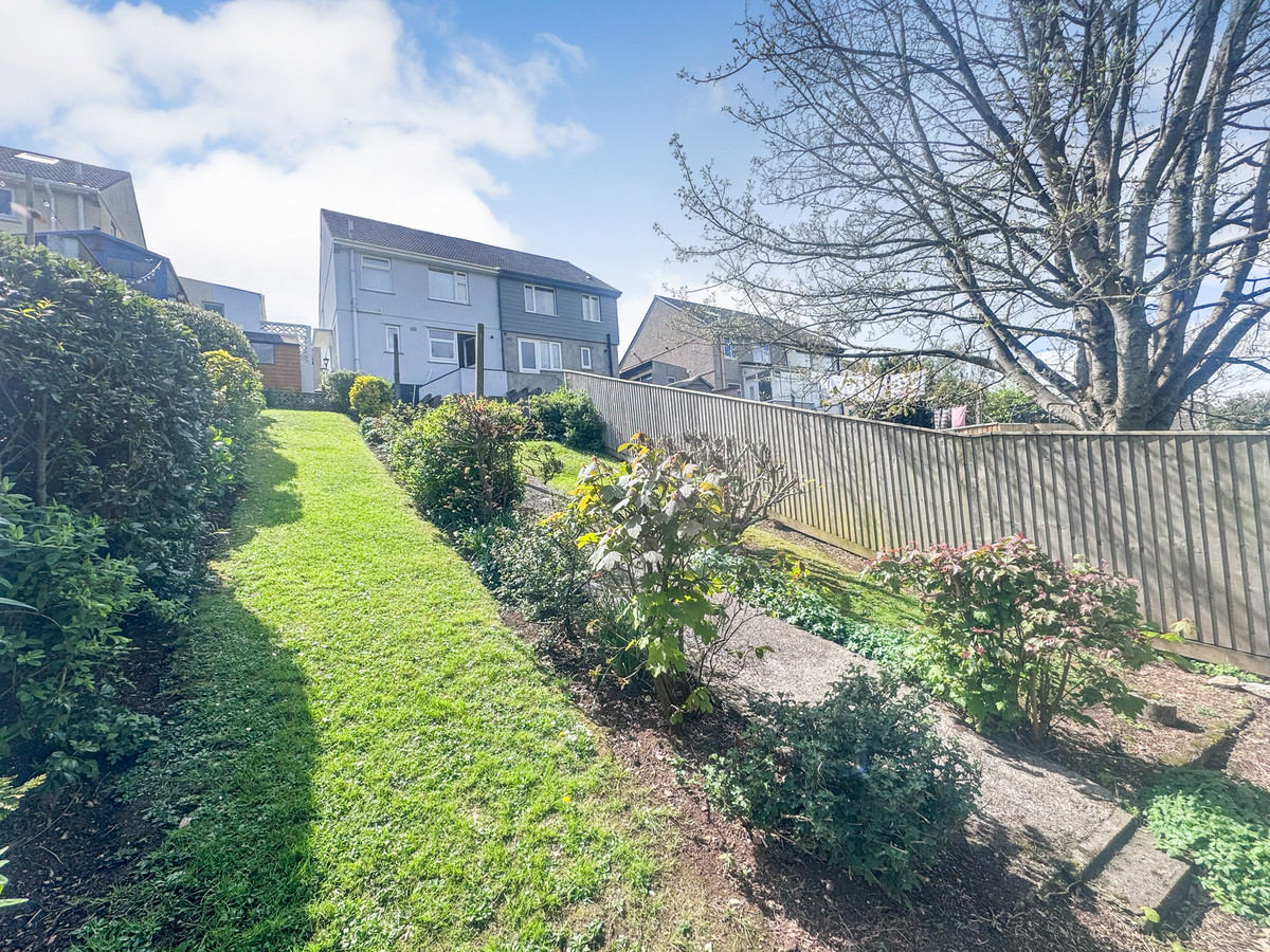 Shortwood Crescent, Plymouth, PL9 Spacious Semi Detached Family Home in Plymstock, photo 2