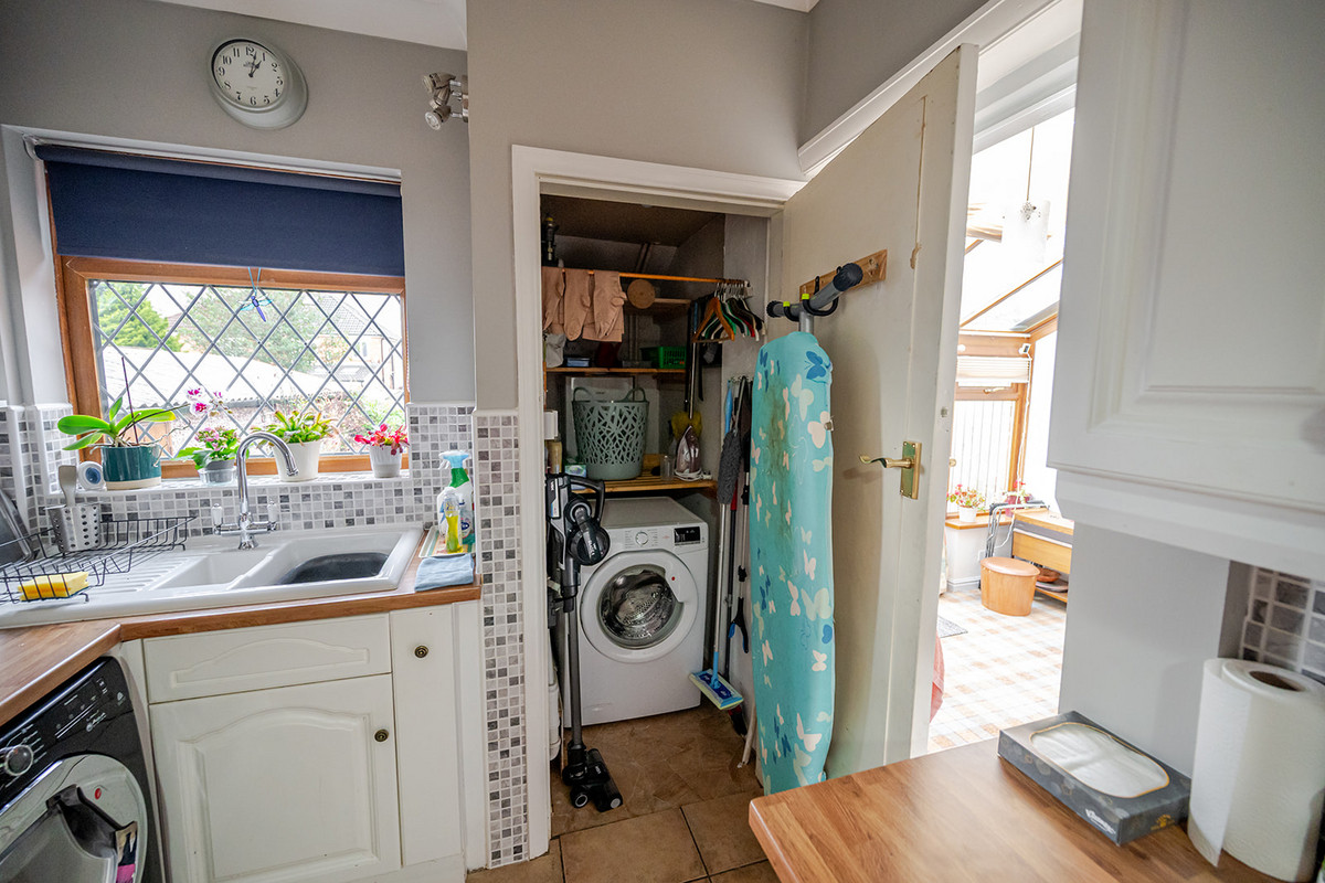 Spen Lane, Leeds, LS16, photo 44