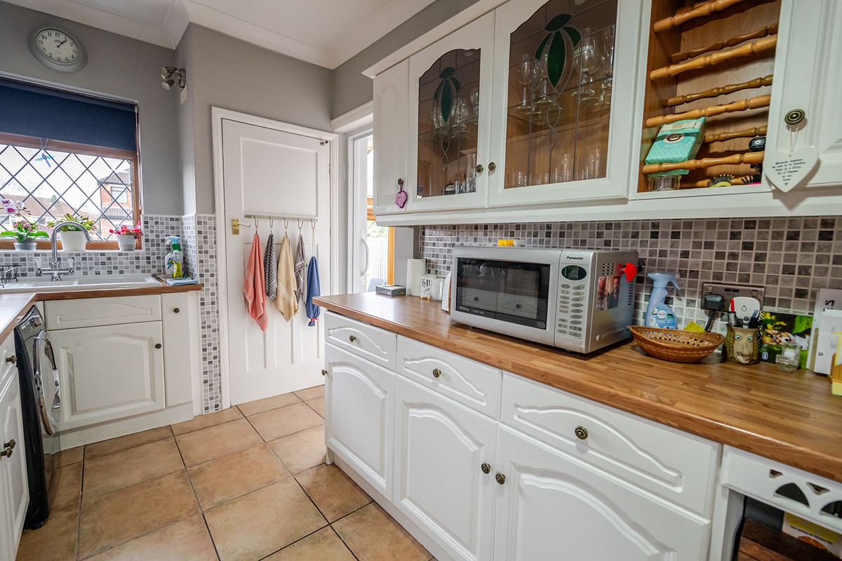 Spen Lane, Leeds, LS16, photo 46