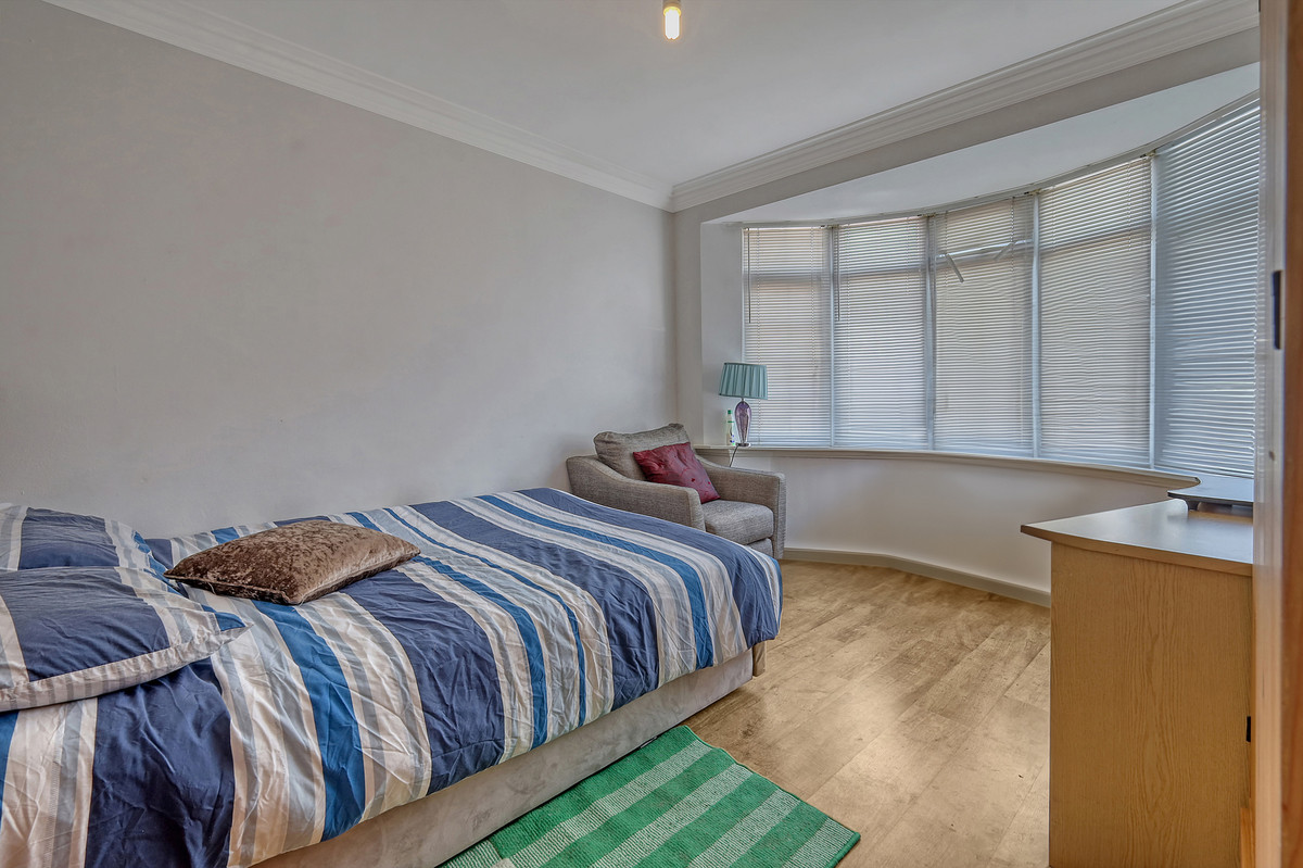 Brackendale Avenue, Basildon, SS13, photo 10