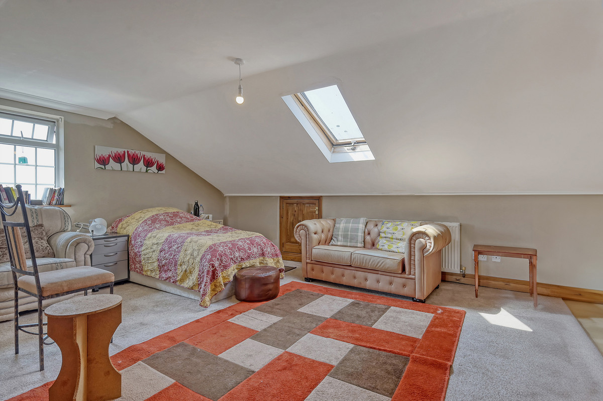 Brackendale Avenue, Basildon, SS13, photo 12