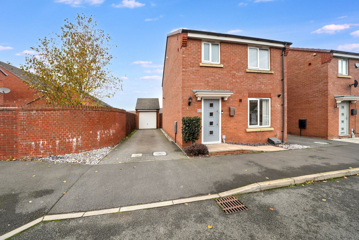 Field Sidings Way, Kingswinford, DY6