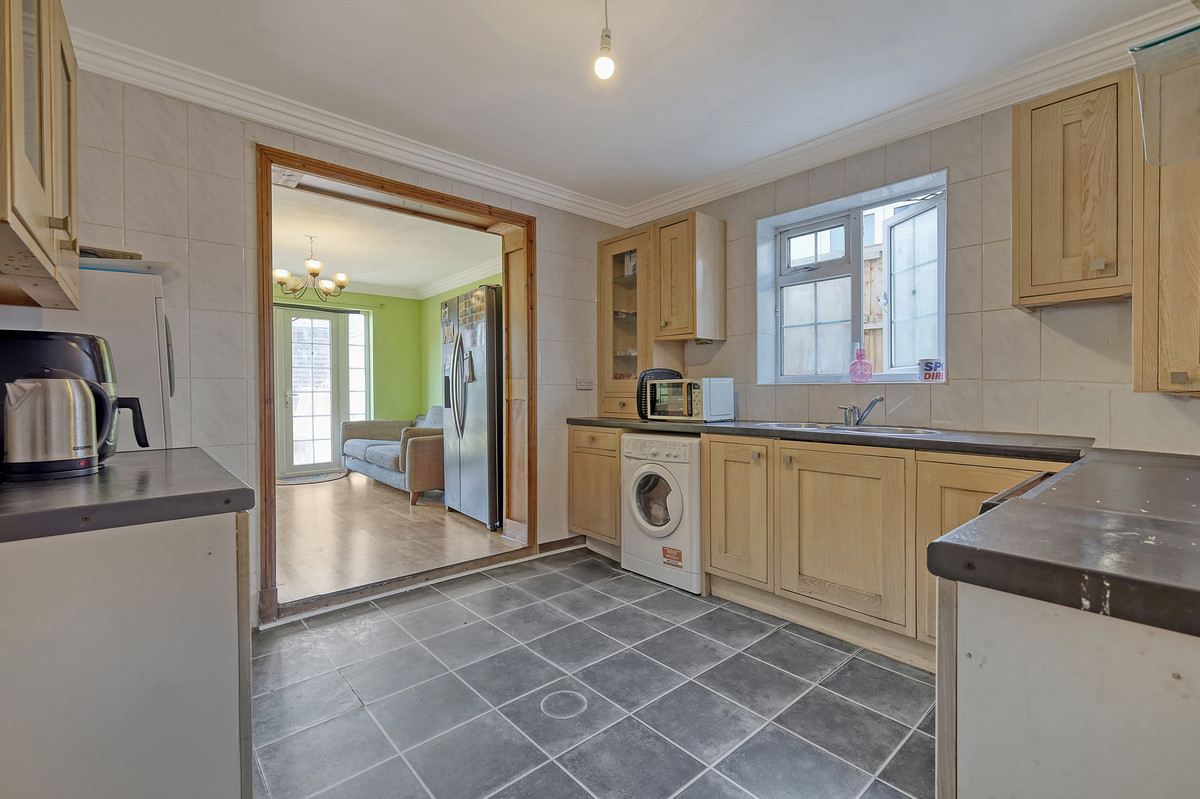 Brackendale Avenue, Basildon, SS13, photo 4