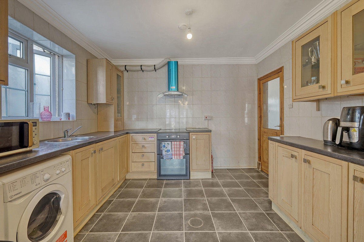 Brackendale Avenue, Basildon, SS13, photo 6
