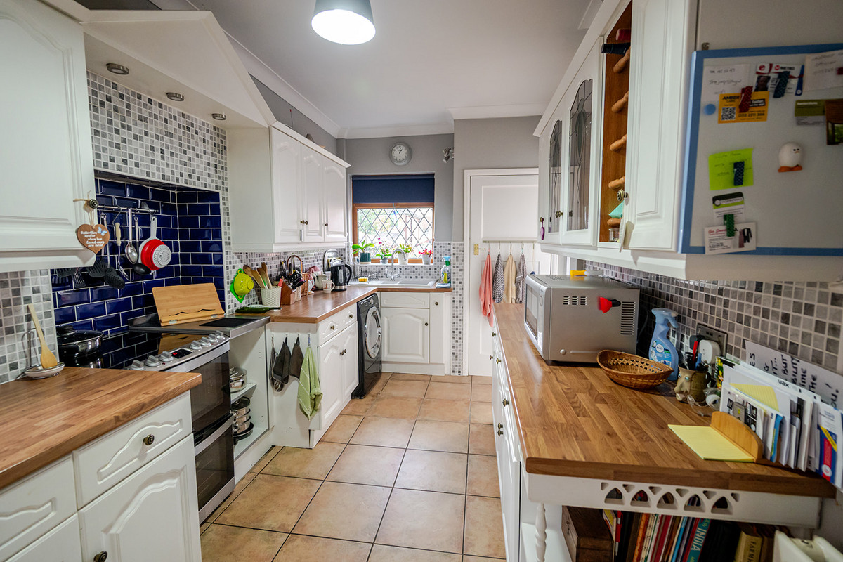 Spen Lane, Leeds, LS16, photo 41