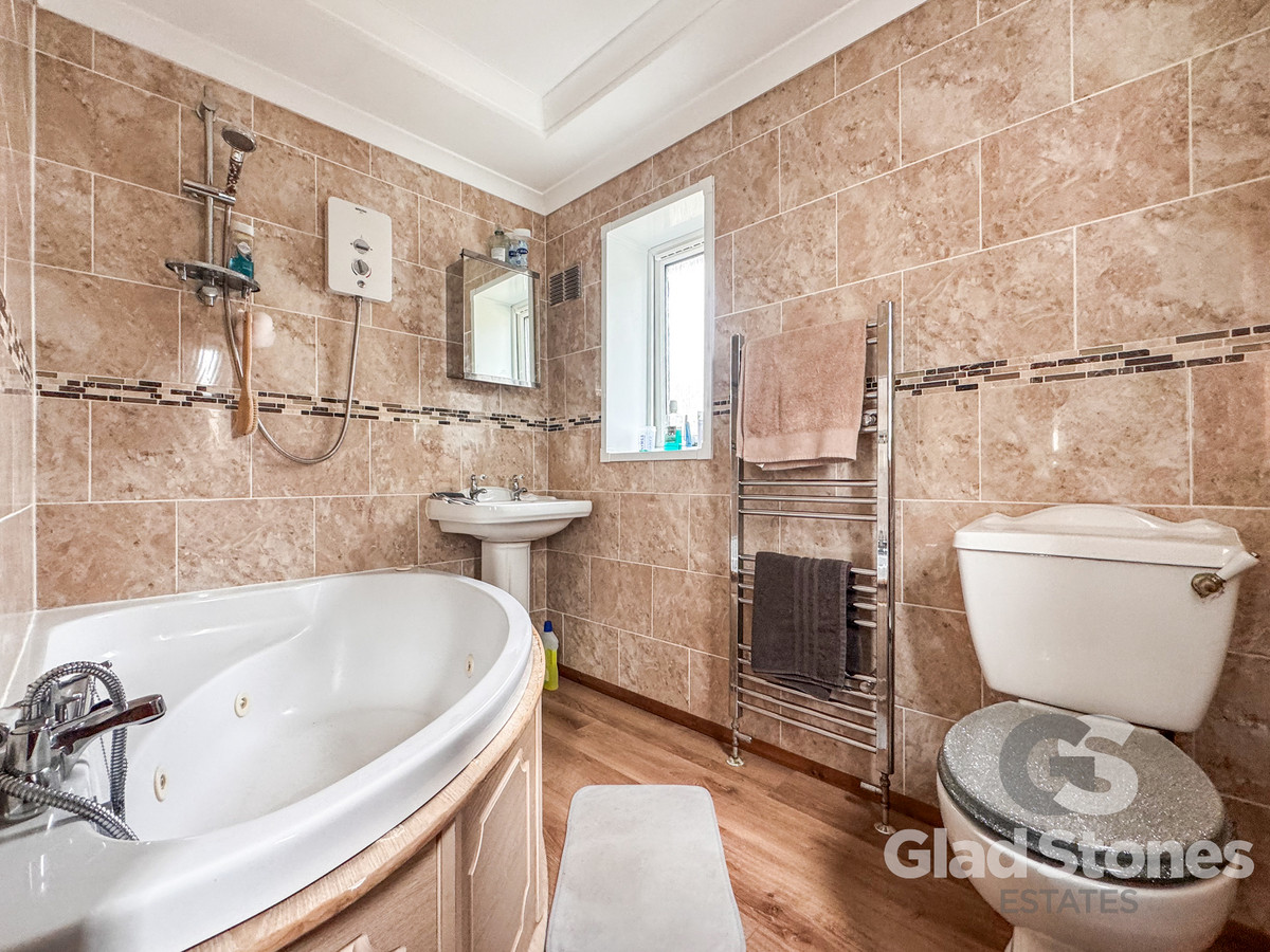 Stentaway Drive, Plymstcok, Plymouth, PL9 Spacious Semi-Detached House in Plymstock, photo 17