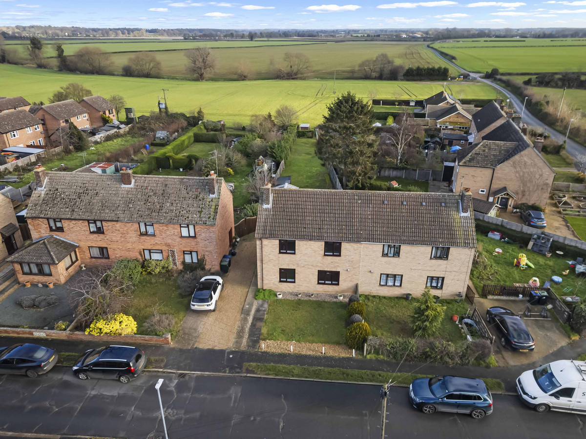 Tharp Way, Chippenham, CB7