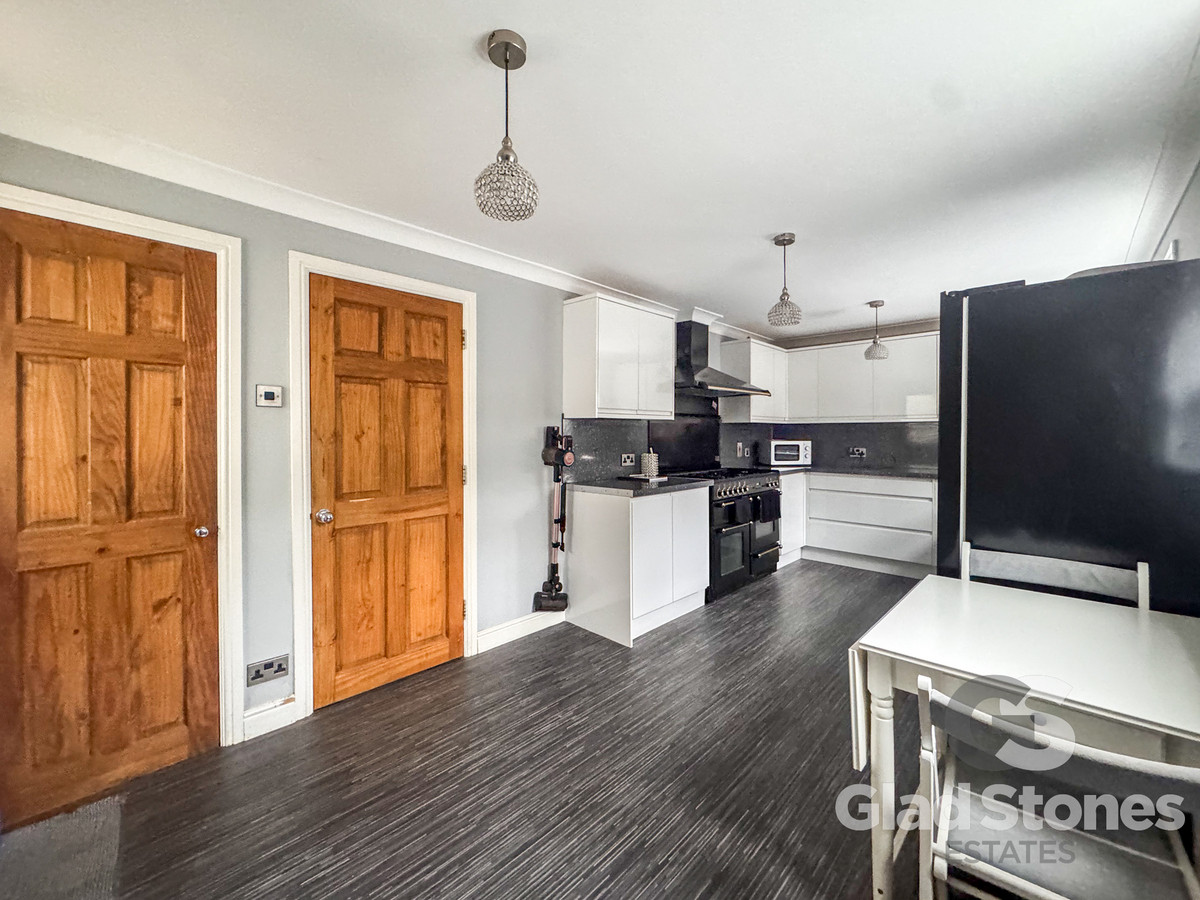 Stentaway Drive, Plymstcok, Plymouth, PL9 Spacious Semi-Detached House in Plymstock, photo 6