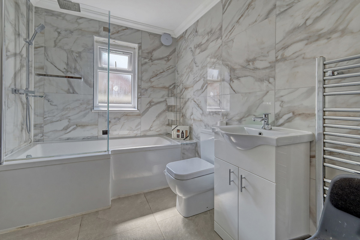 Brackendale Avenue, Basildon, SS13, photo 9
