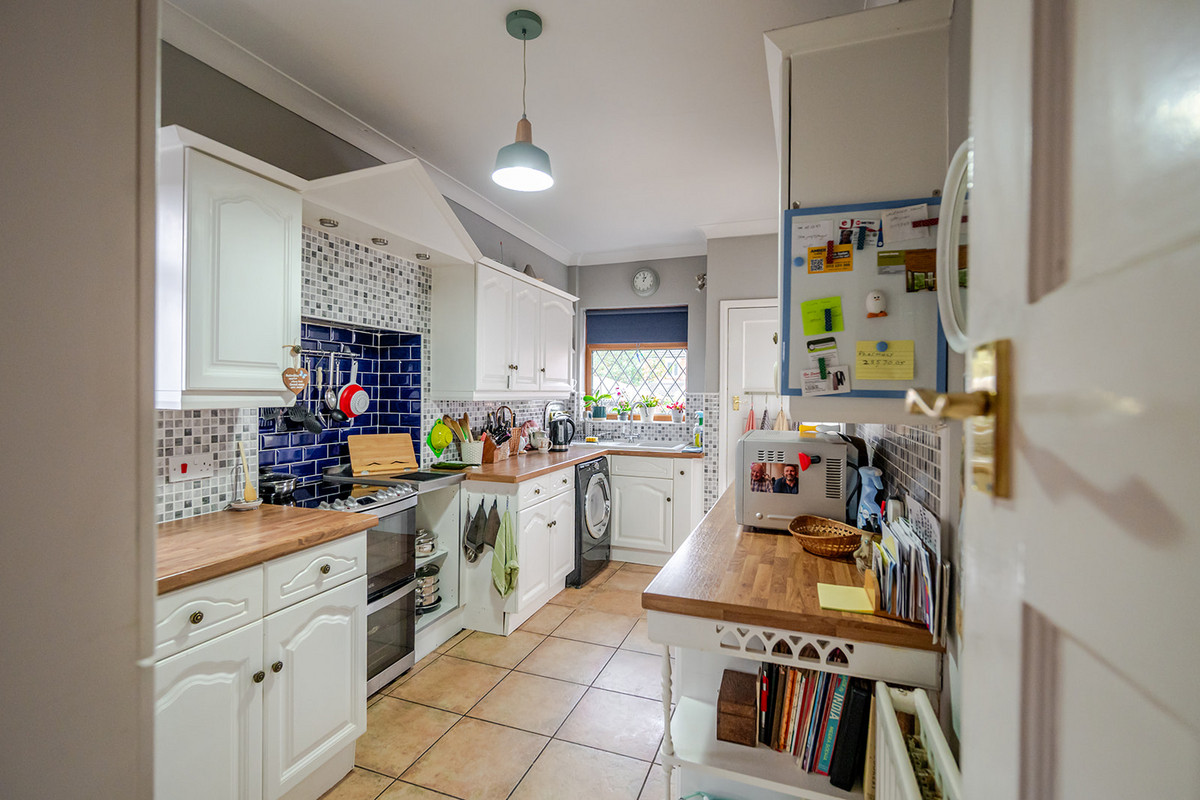 Spen Lane, Leeds, LS16, photo 47