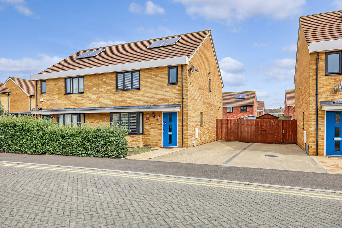 Sanderling Close, Tilbury, RM18