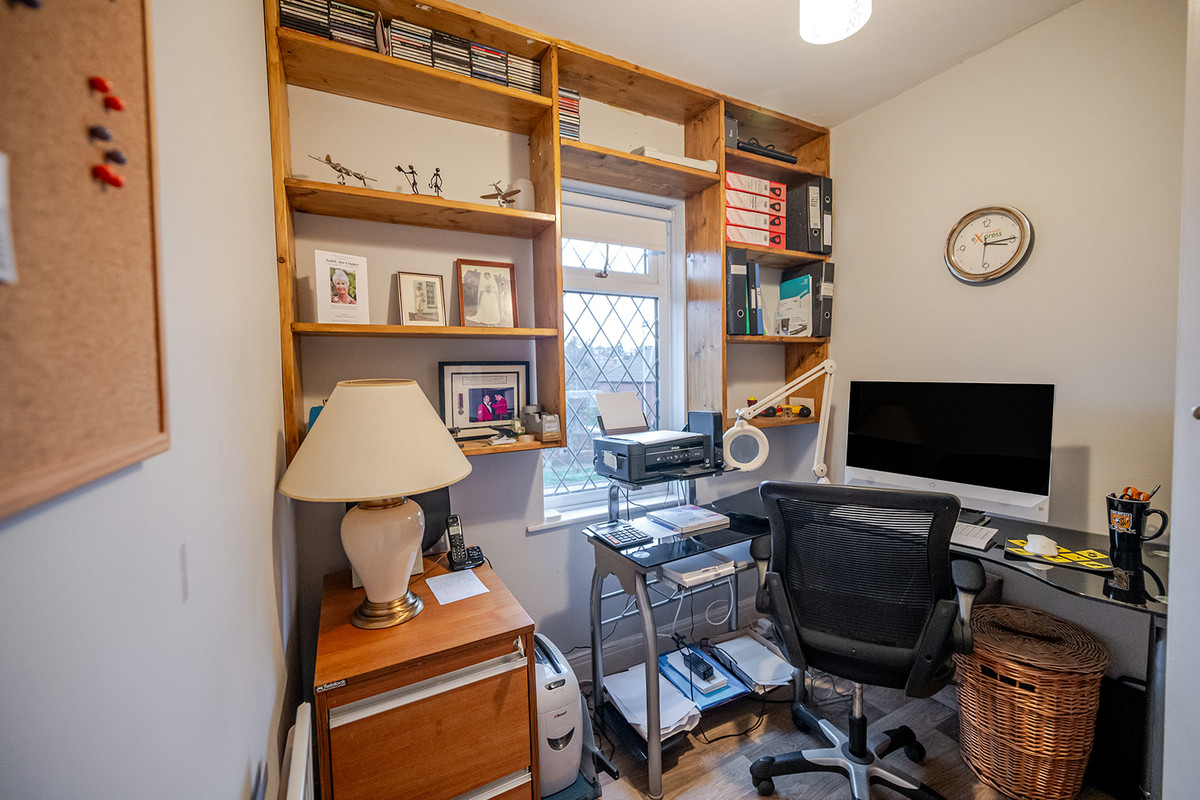 Spen Lane, Leeds, LS16, photo 35